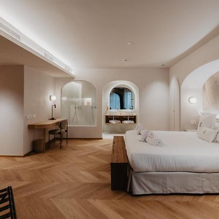 Hotel Petit Luxe Terrassa Exteriör bild