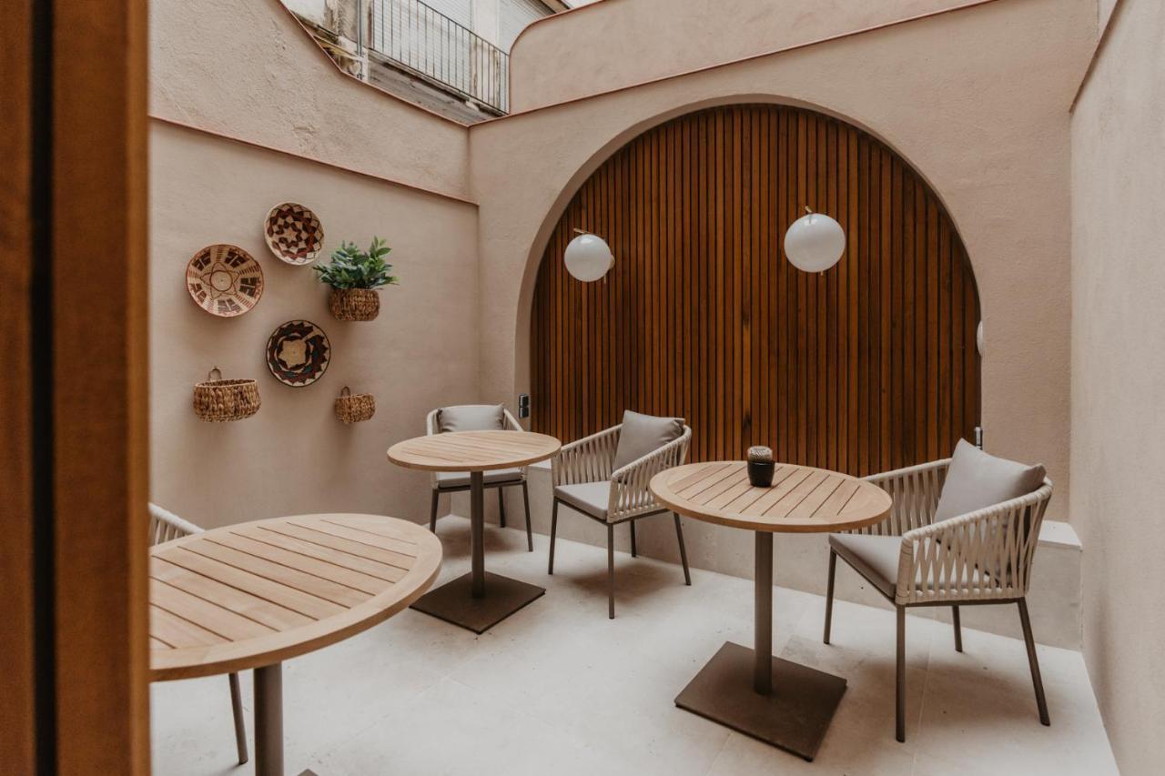 Hotel Petit Luxe Terrassa Exteriör bild