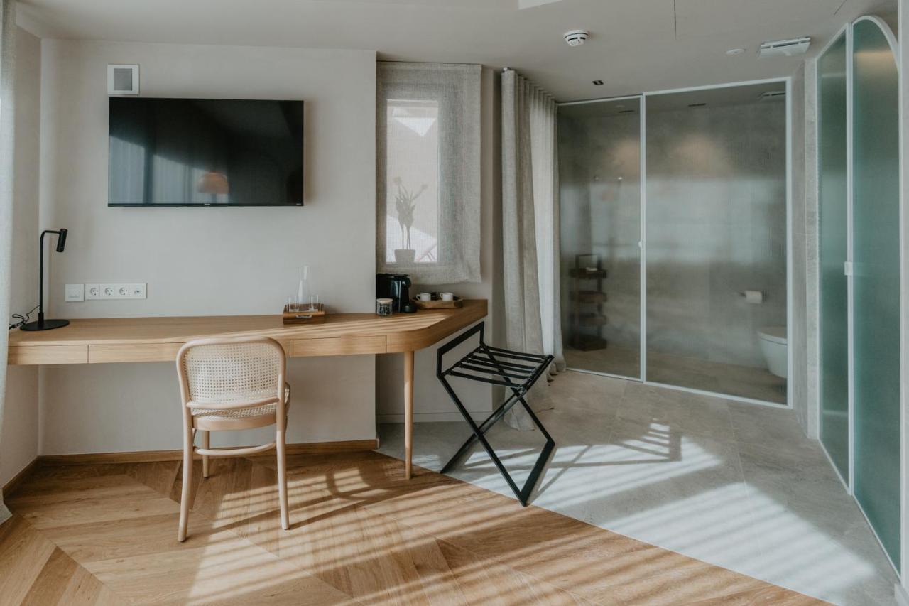 Hotel Petit Luxe Terrassa Exteriör bild