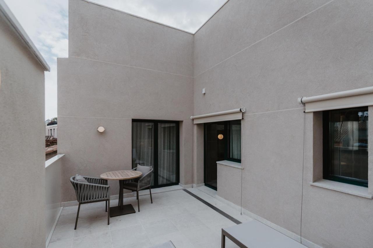 Hotel Petit Luxe Terrassa Exteriör bild