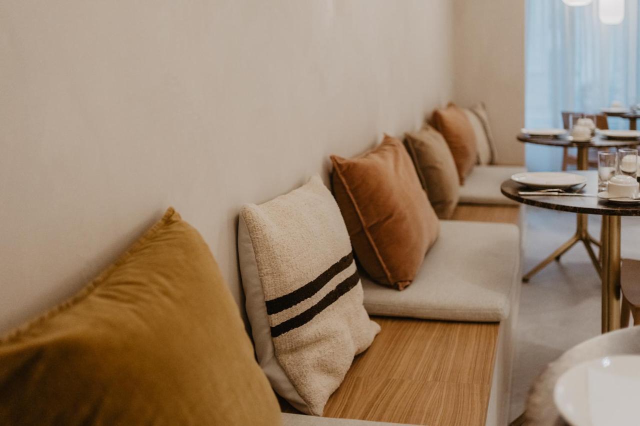 Hotel Petit Luxe Terrassa Exteriör bild