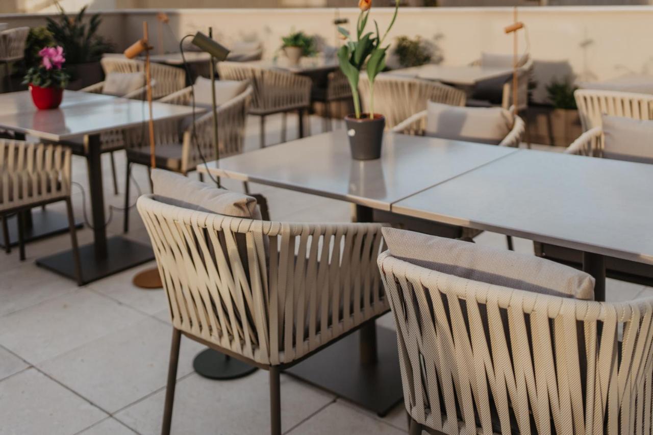 Hotel Petit Luxe Terrassa Exteriör bild