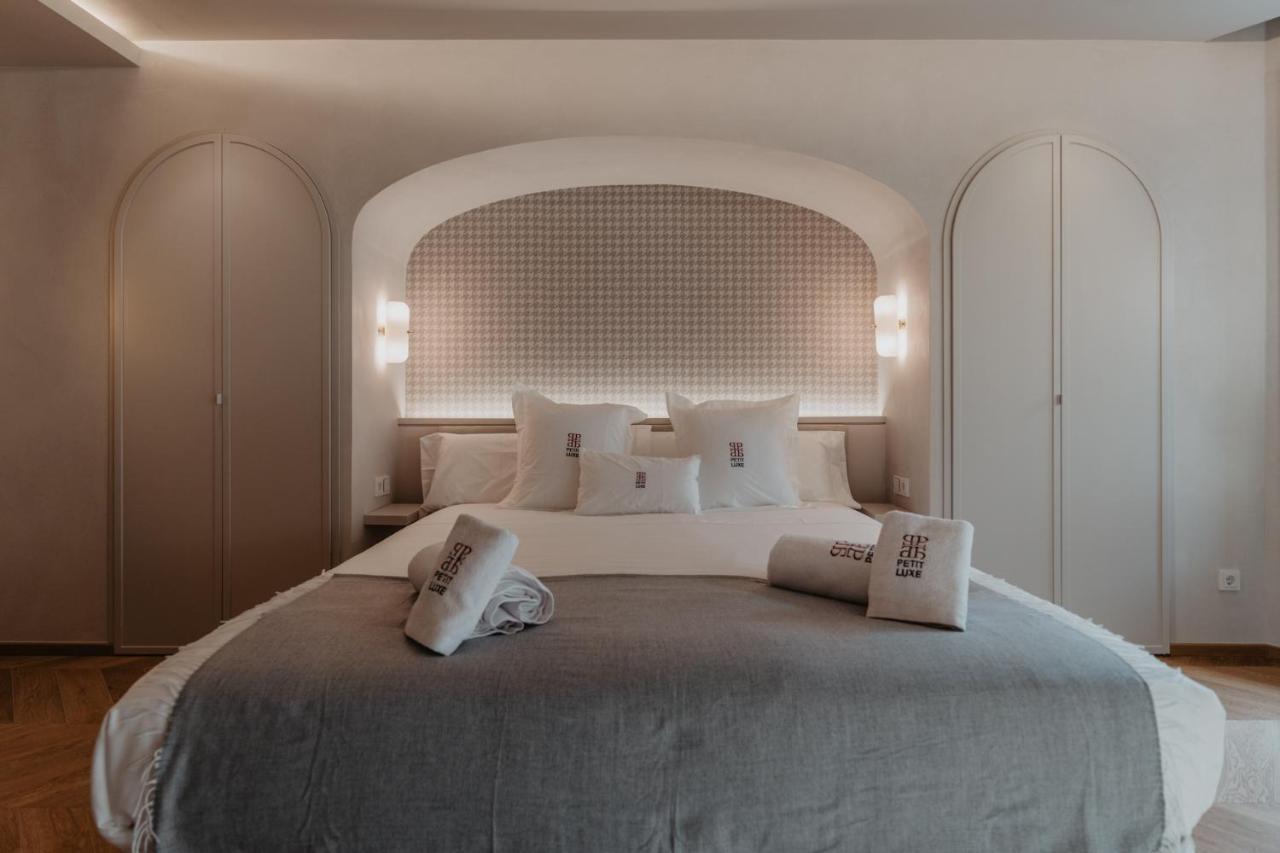 Hotel Petit Luxe Terrassa Exteriör bild