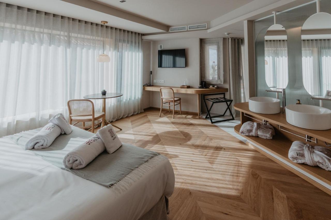 Hotel Petit Luxe Terrassa Exteriör bild