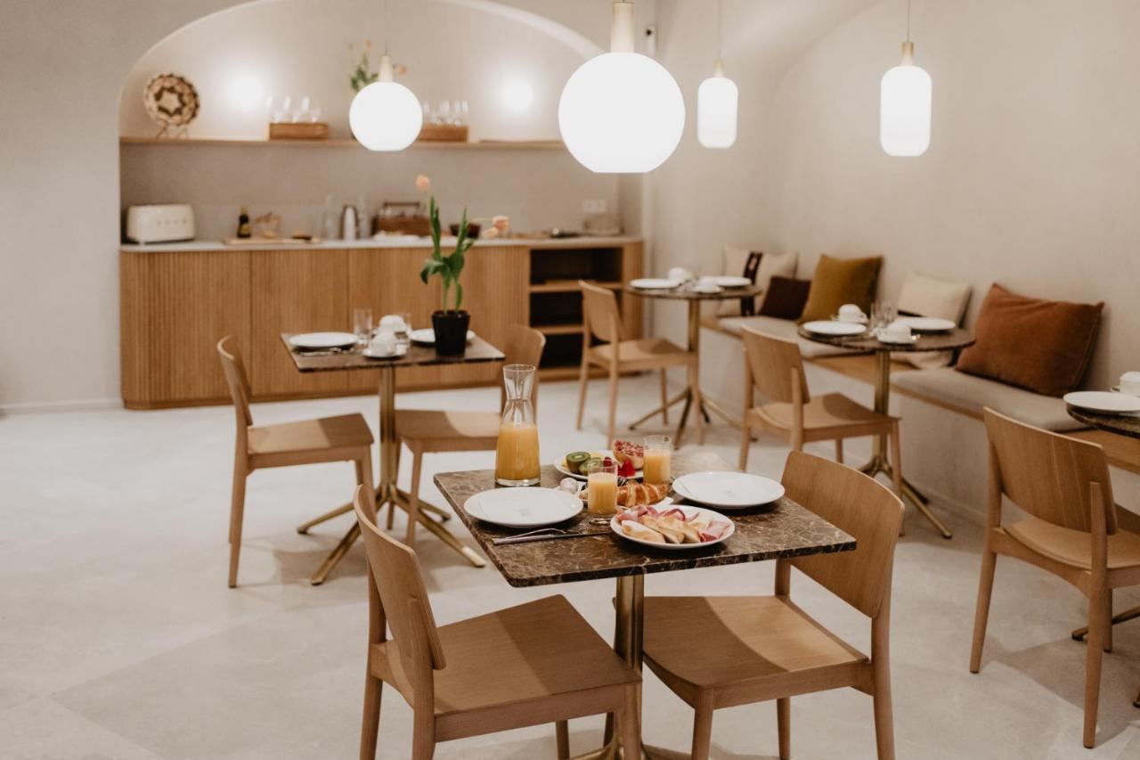 Hotel Petit Luxe Terrassa Exteriör bild